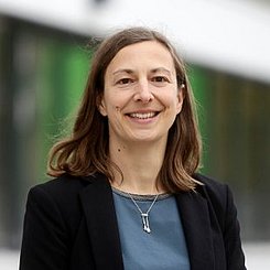 Frau Prof. Dr. Claudia Bohrmann-Linde